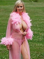 Sweetie in pink, outdoor big tit session